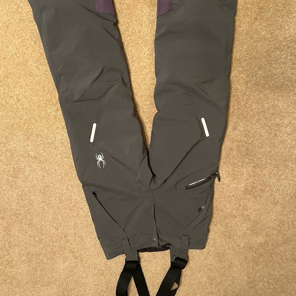 Spyder kids jacket and pants only like new condition it was only used a weekend. - Picture 5 of 8